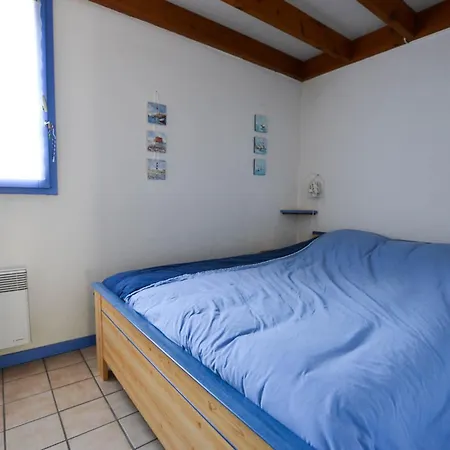 Holiday home Maison Au Bord D'un Avec Terrasse, Proche Commerces Et - 6 Personnes - Fr-1-705-56 Les Mathes