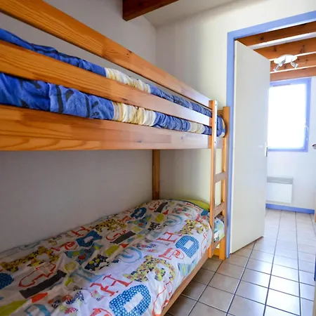Holiday home Maison Au Bord D'un Avec Terrasse, Proche Commerces Et - 6 Personnes - Fr-1-705-56 *
