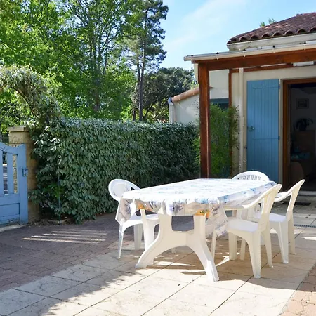 Holiday home Maison Au Bord D'un Avec Terrasse, Proche Commerces Et - 6 Personnes - Fr-1-705-56