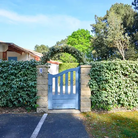 Maison Au Bord D'un Avec Terrasse, Proche Commerces Et - 6 Personnes - Fr-1-705-56 Les Mathes